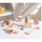 Set de joacă din lemn „Micul Pompier” Tooky Toy – joc de rol educativ cu stingător, topor, megafon și lopată – 3 ani+