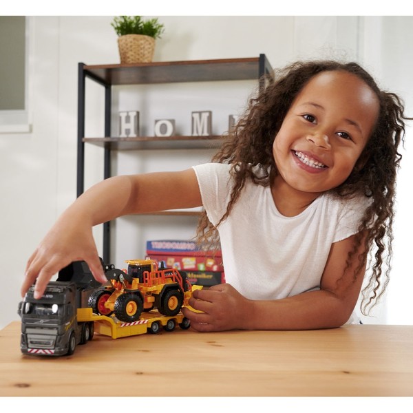 Camion Majorette Volvo cu remorca si buldozer