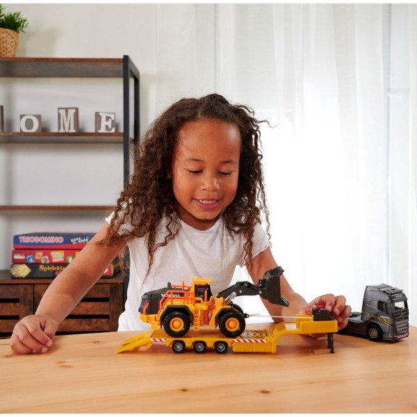 Camion Majorette Volvo cu remorca si buldozer